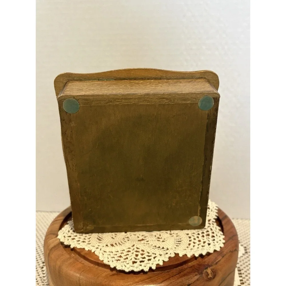 Vintage Decorative Wooden Portrait Keepsake Box, Gold Red, Hinged Lid, Trinket.